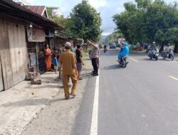 Personel Polsek Tinambung Datangi TKP Lakalantas antara Pengendara Motor dan Pejalan Kaki di Desa Tandung