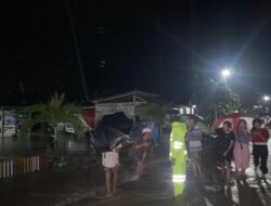 Bhabinkamtibmas Polsek Pasangkayu Lakukan Pegecekan Luapan Banjir Di Desa Ako