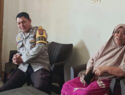 Personel Bhabinkamtibmas Polsek Mambi Melaksanakan Sambang dan Monitoring di Desa Binaan