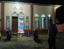 Amankan Sholat Tarawih Bhabinkamtibmas Ingatkan Warga Akan Bahaya Pencurian