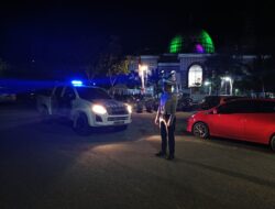 Beri Rasa Aman dan Nyaman Umat Muslim Ibadah Tarawih, Sat Lantas Polres Pasangkayu Laksanakan Pengaturan Lalu Lintas