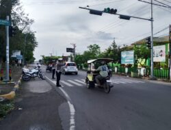 Commander Wish, Sat Lantas Polres Polman Laksanakan Pengamanan dan Pengaturan Lalu Lintas di Pagi Hari