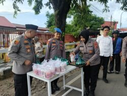 Berkah Ramadhan, Kapolres Sinjai Bagikan Takjil Gratis Kepada Pengendara