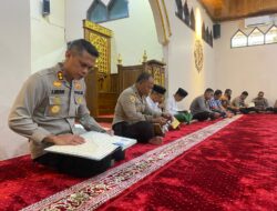 Tingkatkan Iman dan Taqwa di Bulan Ramadhan, Kapolres Majene Gelar Tadarusan Bersama Jamaah Masjid Nurul Ikhlas