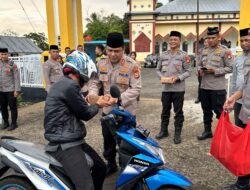 Polres Gowa Berbagi Kebahagiaan Ramadan, Bagikan Takjil hingga ke Dataran Tinggi.