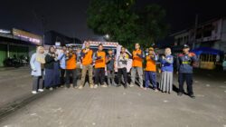 Tim Relawan Ambulan Membagikan Nasi Box Dibeberapa Titik Wilayah Rumah Sakit Kabupaten Bekasi