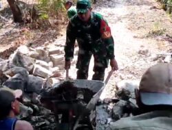 Semangat Babinsa dan Warga Desa Karangasem Bangun Saluran Irigasi