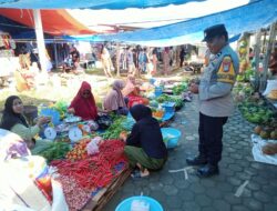 Kapolsek Malunda Gelar Patroli dan Pantau Harga Sembako Jelang Idul Fitri