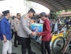 Ramadhan Berkah Polres Kediri Bersama PWI Berbagi Ratusan Paket Sembako