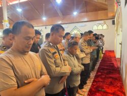 Polres Majene Bersama Warga, Gelar Shalat Ghoib untuk Tiga Anggota Polri yang Gugur di Way Kanan, Lampung