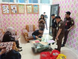 Polres Mamasa Serahkan Tersangka dan Barang Bukti Kasus Judi Online ke Kejaksaan