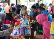 Bazar Sembako Murah Polresta Mamuju di Serbu Warga, Ratusan Paket Ludes Terjual