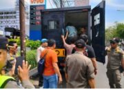 Penertiban Atribut Ormas di Jakbar, 10 Jukir Liar Turut Diamankan