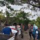 Sertu Anton Dampingi Penyerapan Gabah oleh Bulog di Desa Sungikulon, Pasuruan