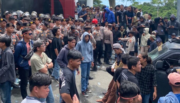 Kapolresta Mamuju Pimpin Langsung Pengamanan Aksi Unjuk Rasa di Kantor Gubernur Sulbar
