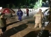 Akibat Curah Hujan Deras Jembatan Desa Krikilan Sumber Rembang Meluap Dan Terjadi Banjir