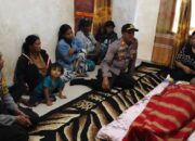 Wujud Empati, Kapolsek Pasangkayu Melayat ke Rumah Duka Warga Yang Meninggal