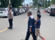 Polwan Cantik Polresta Mamuju Kembali Turun ke Jalan, Amankan dan Atur Lalu Lintas di Sekitar Masjid