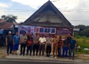 Jaga Kamtibmas, Kapolsek Sumbul Bersama Tokoh Dan Ormas Pasang Spanduk Himbauan “Stop Balap Liar