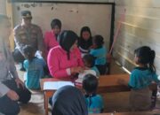 Bentuk Kepedulian, Kapolsek Pasangkayu Beserta Ketua Ranting Bhayangkari Kunjungi Anak-anak Sekolah Binaan