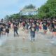 Meriahkan HUT ke-24, Prajurit Yonmarhanlan VI Renang Laut 2,4 Km.