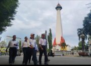 Danlantamal VI Bersama PJU Jalan Kaki Sambil Mengenal Sudut Kota Makassar.