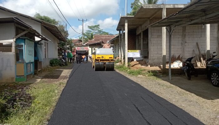 Peningkatan Infrastruktur Desa Cihamerang: Pengaspalan Jalan Dusun Pajagan Rampung dalam 30 Hari