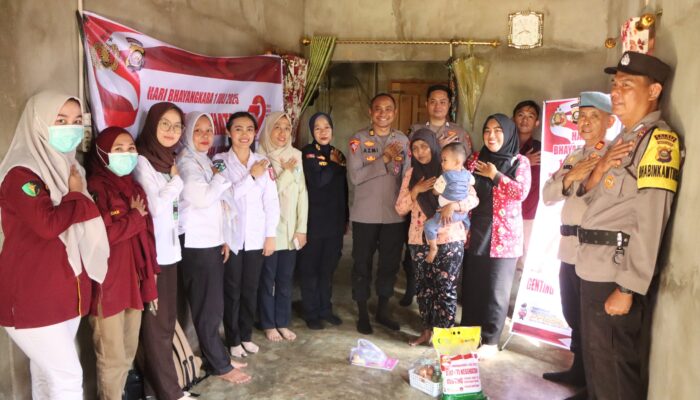 Sambut HUT Bhayangkara Ke 79, Polres Banyuasin Gelar Baksos