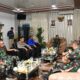 Komandan Pasmar 3 Sambut Kedatangan Pangkogabwilhan III di Bandar Udara DEO Sorong