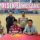 Kapolsek Sungsang Terima Serahan Senpi Rakitan Dari Camat Banyuasin II