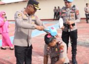 Momentum Haru, 25 Personel Naik Pangkat Disiram Kembang oleh Kapolres Pasangkayu