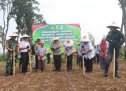 Kolaborasi Untuk Swasembada : Polres Pasuruan Tanam Jagung Serentak di Lahan Perhutanan Sosial