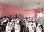 Bhabinkamtibmas Polres Majene Sambangi MTs DDI Majene, Beri Penyuluhan Saat MPLS