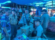 Bhabinkamtibmas Polsek Polewali Bersama Kepala Pasar Pekkabata Sambangi Pedagang dan Pengunjung Pasar Berikan Himbauan Kamtibmas