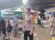 Sigap di Tengah Keramaian, Bhabinkamtibmas Polsek Bambalamotu Amankan Pasar Tradisional Randomayang