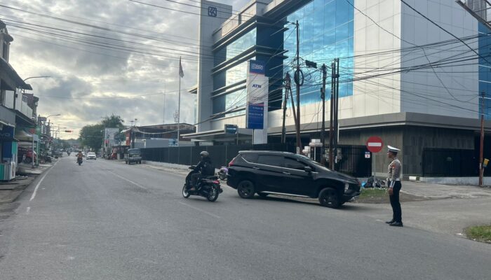 Personel Satlantas Polres Majene Laksanakan Commander Wish, Wujudkan Ketertiban Lalu Lintas Pagi Hari