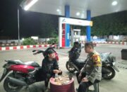 Gelar Patroli KRYD, Bhabinkamtibmas Desa Bontosunggu Bincang Kamtibmas dengan Karyawan Pertamina