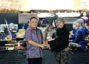 Bupati Pati Memuji Keahlian Dalang Wayang Kulit Muda Rama Aditya Yang Dinilainya Sebagai Dalang Terbaik Di Kabupaten Pati