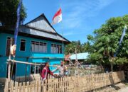 Sambut HUT RI ke-80, Personel Polsek Malunda Ajak Warga Kibarkan Merah Putih