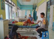 Sentuhan Kemanusiaan di Balik Seragam: Bhabinkamtibmas Polsek Sarudu Jenguk Warga Sakit