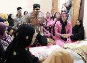 Kapolres Gowa dan Ketua Bhayangkari Melayat ke Rumah Duka Personel Polsek Tompobulu