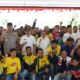 Kapolda Sulbar Bersama Forkopimda Salurkan Bantuan Beras untuk Ojek Online di Majene