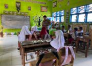 Polsek Pamboang Kawal Penyaluran Program Makanan Bergizi Gratis di SDN 06 Balombong