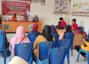 Bhabinkamtibmas Desa Sambaliwali Monitoring Penyaluran BLT-DD Tahap III Tahun 2025