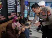 Jumat Berkah, Kapolres Gowa Humanis Menyapa dan Membagikan Minuman di Ruang Pelayanan SKCK
