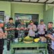 Wujudkan Solidaritas Polsek Prigen Sambangi Koramil dan Serahkan Tumpeng HUT TNI ke 80