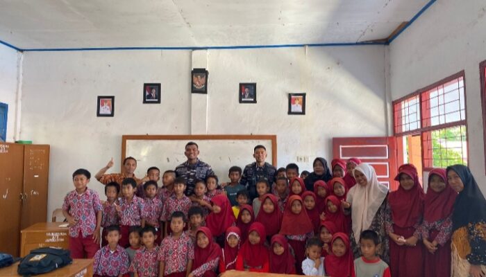 TNI AL Hadir Bawa Edukasi, Sosial, dan Harapan untuk Warga Pulau Terpencil di Kepulauan Sembilan