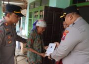 Kapolres Pasuruan Salurkan Bantuan Sosial untuk Warga Terdampak Puting Beliung di Kejayan