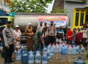 Polsek Beji Salurkan 9 Ribu Liter Air Bersih untuk Warga Terdampak Banjir di Kedungringin