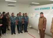 Komandan Kodaeral VI Sematkan Brevet Kehormatan Kesehatan Penyelaman dan Hiperbarik dari TNI AL Ke Walikota Makassar